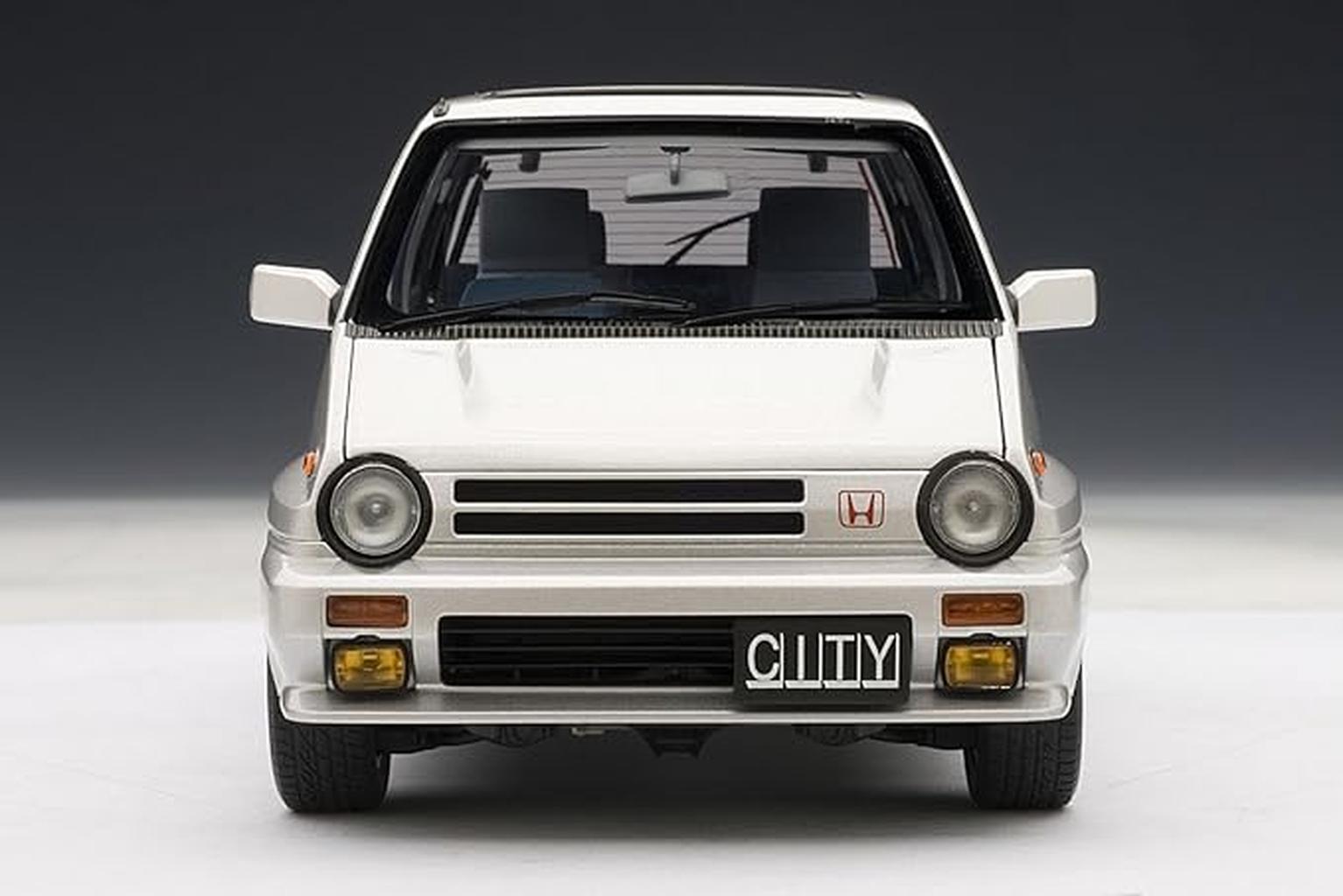 1:18 Honda City Turbo II Silver with Motocompo/Iron Bull Dog in